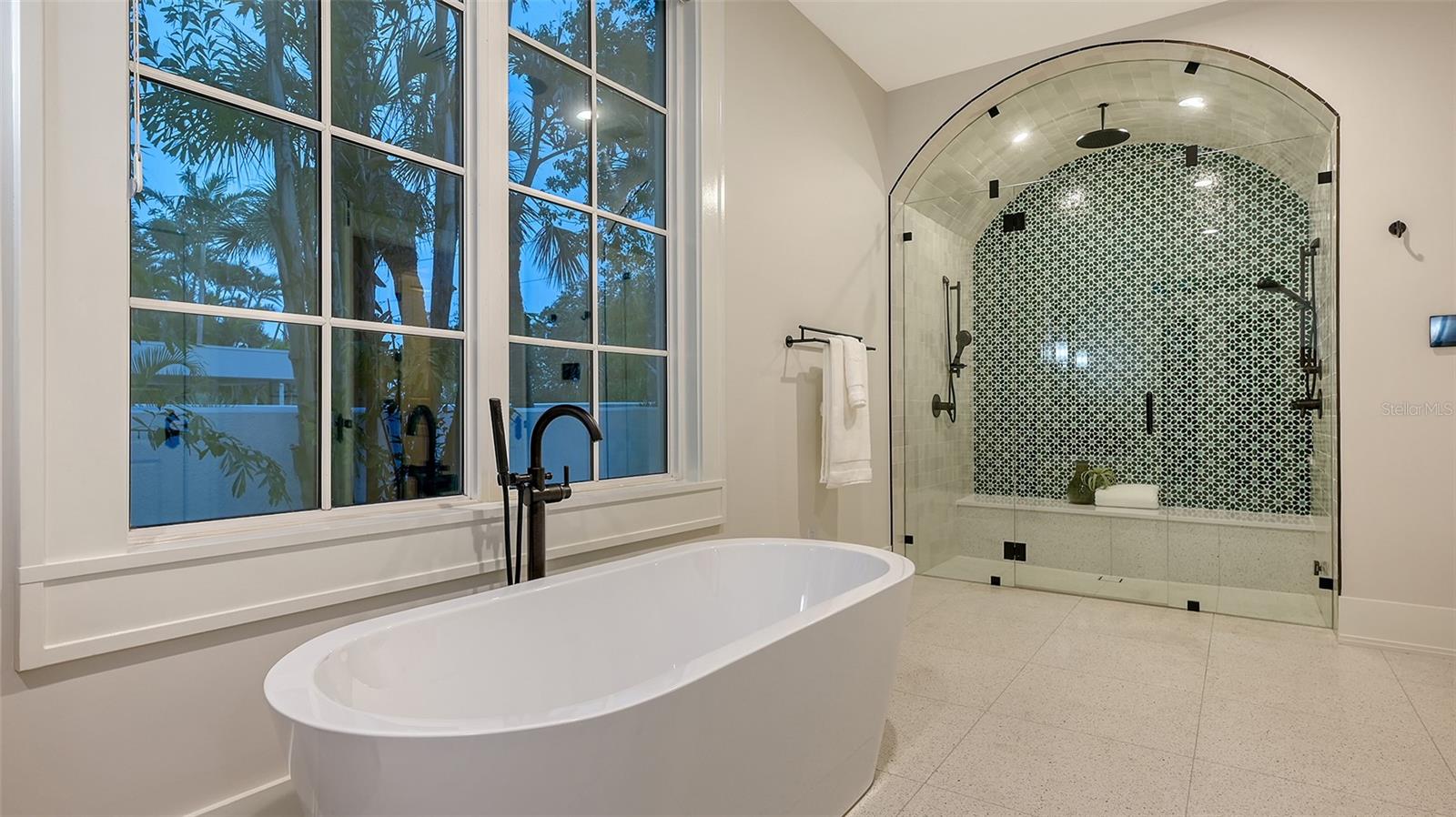1682 HAWTHORNE ST, SARASOTA, FL, 34239