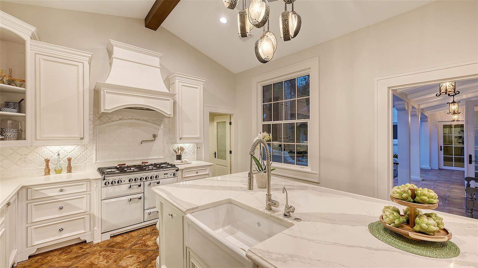 1682 HAWTHORNE ST, SARASOTA, FL, 34239