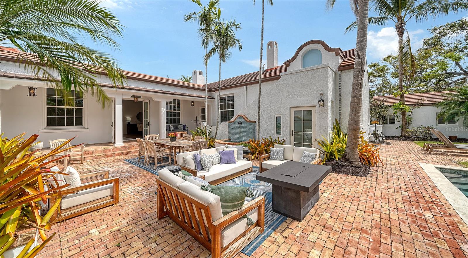 1682 HAWTHORNE ST, SARASOTA, FL, 34239