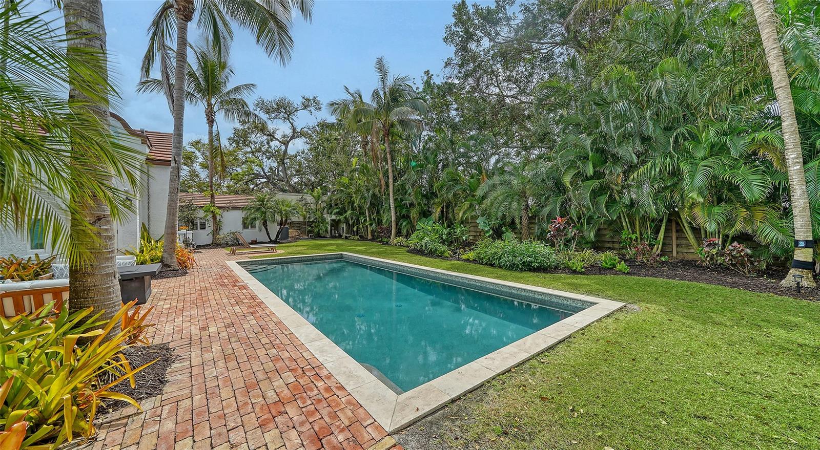 1682 HAWTHORNE ST, SARASOTA, FL, 34239