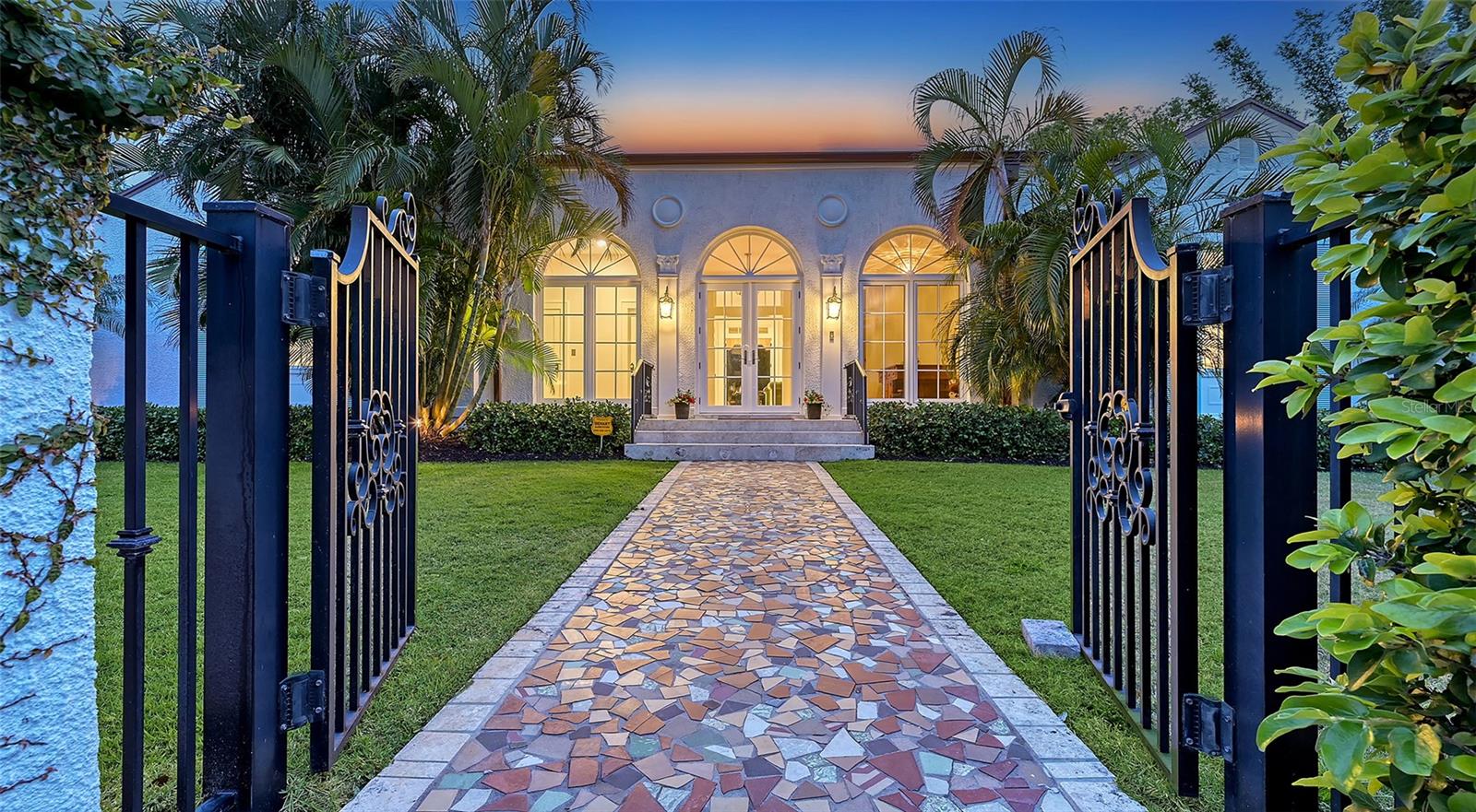1682 HAWTHORNE ST, SARASOTA, FL, 34239