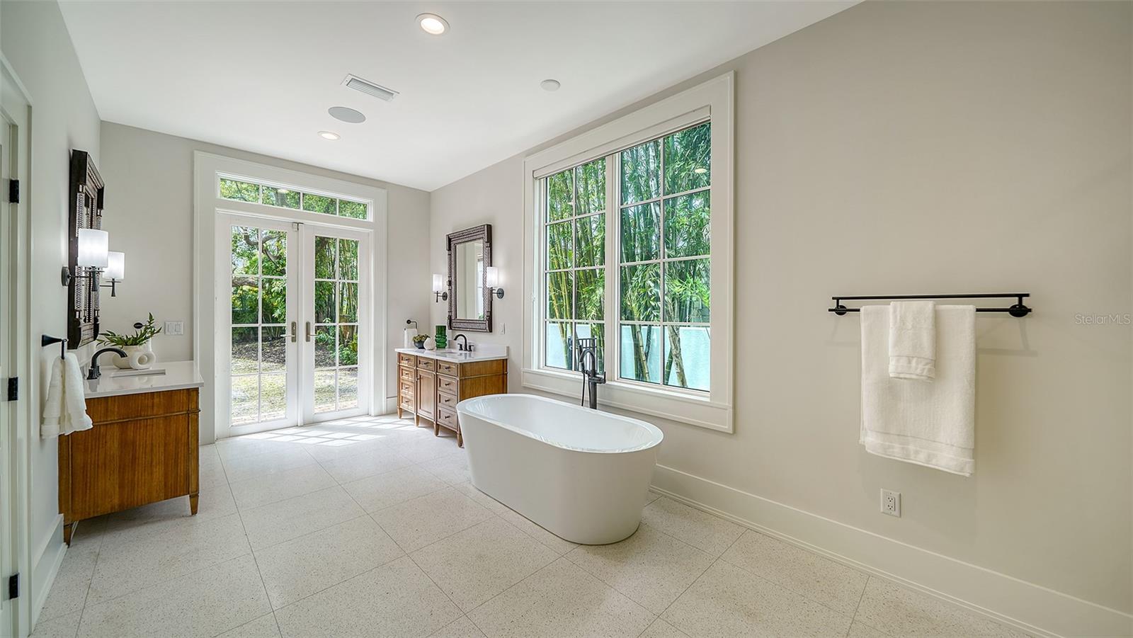 1682 HAWTHORNE ST, SARASOTA, FL, 34239