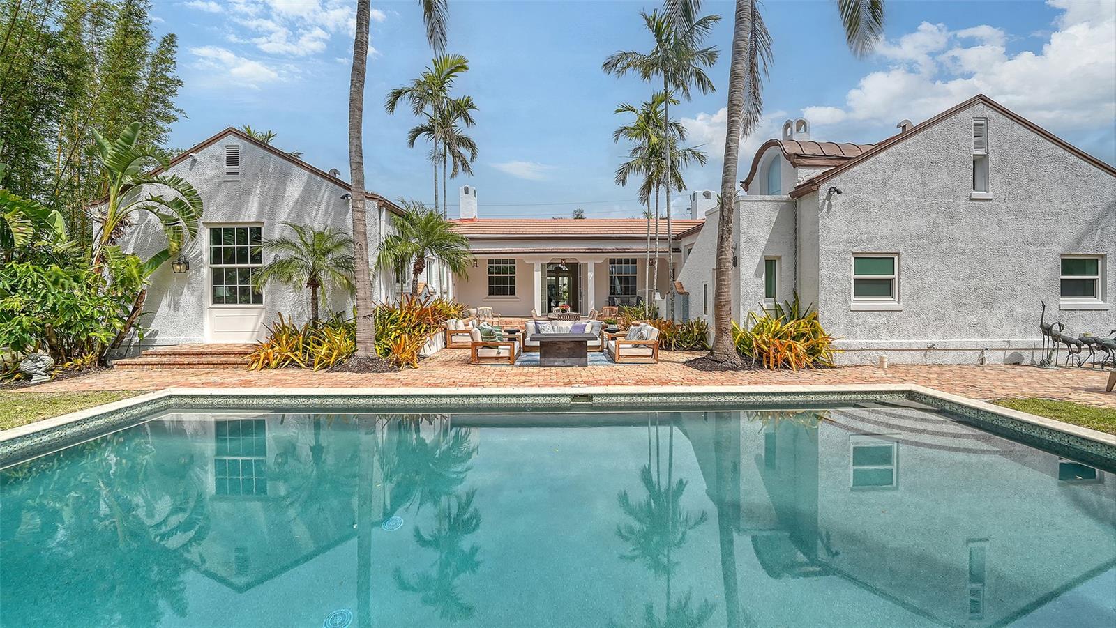 1682 HAWTHORNE ST, SARASOTA, FL, 34239