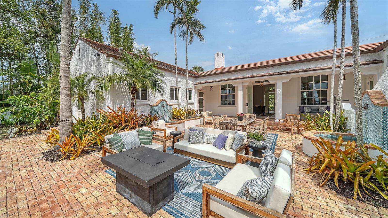 1682 HAWTHORNE ST, SARASOTA, FL, 34239