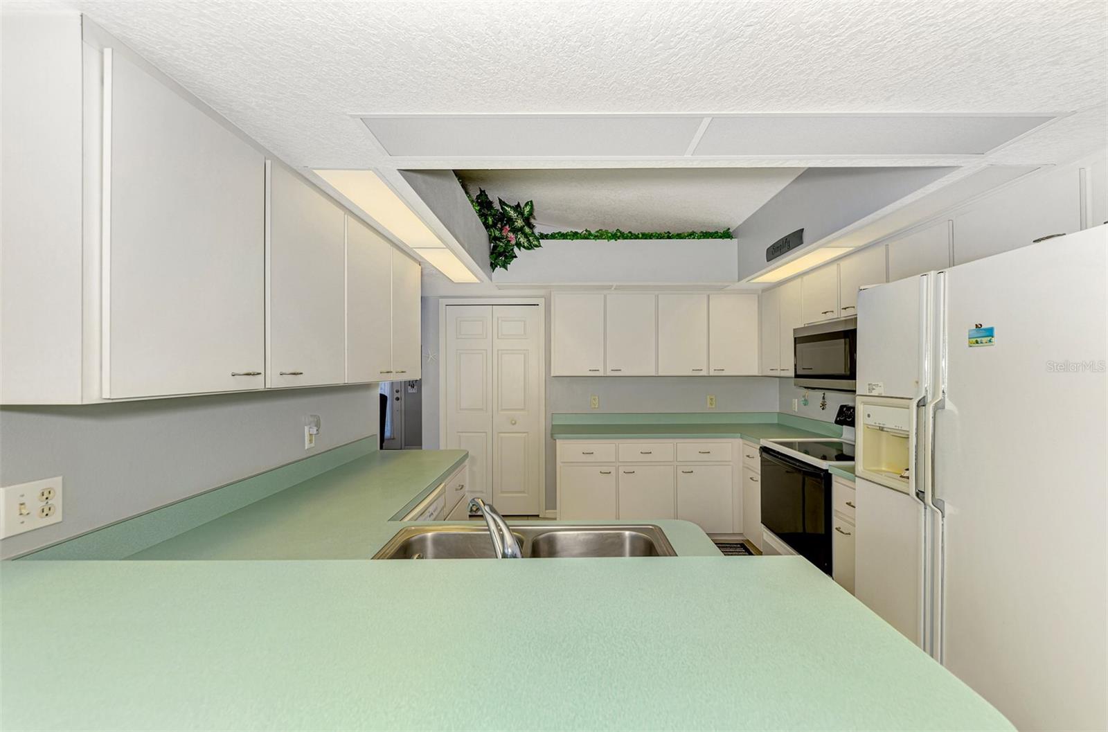 143 SWAN DR, ROTONDA WEST, FL, 33947