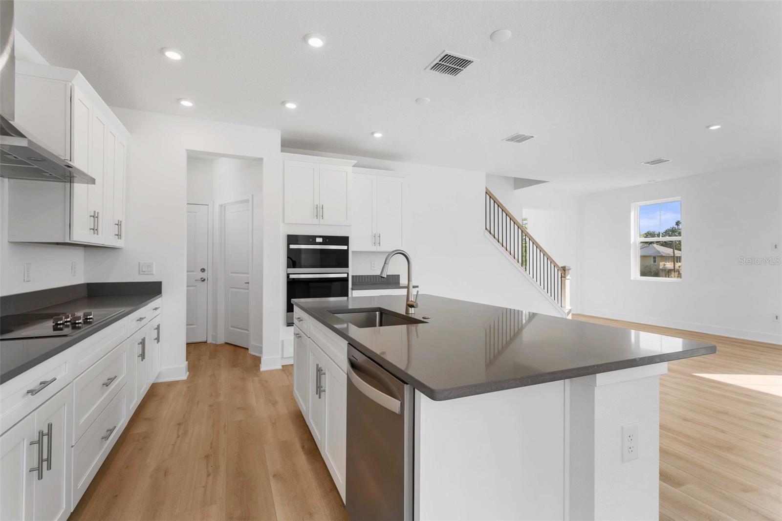 4010 HUNTINGTON ST NE, ST PETERSBURG, FL, 33703