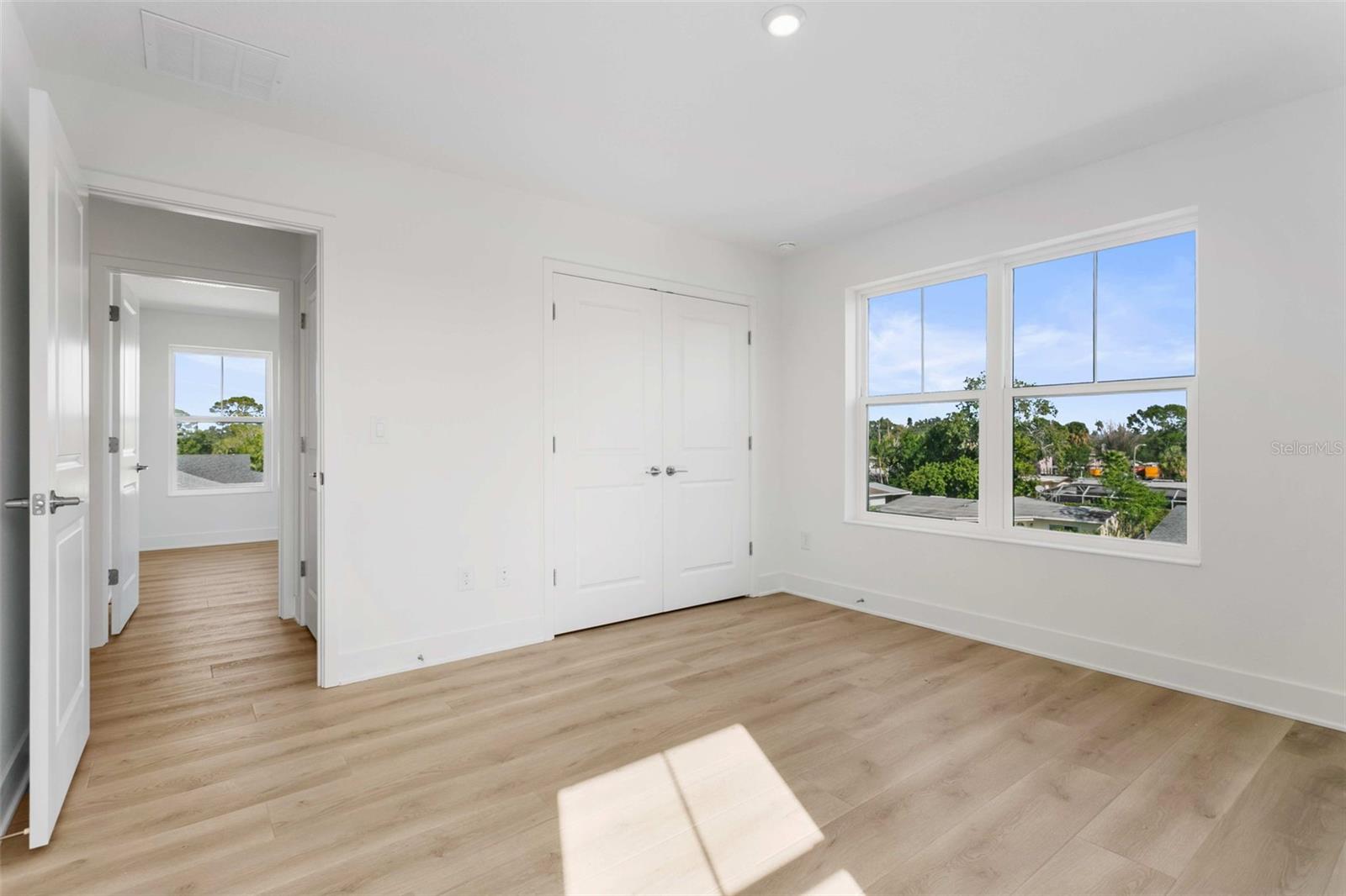 4010 HUNTINGTON ST NE, ST PETERSBURG, FL, 33703