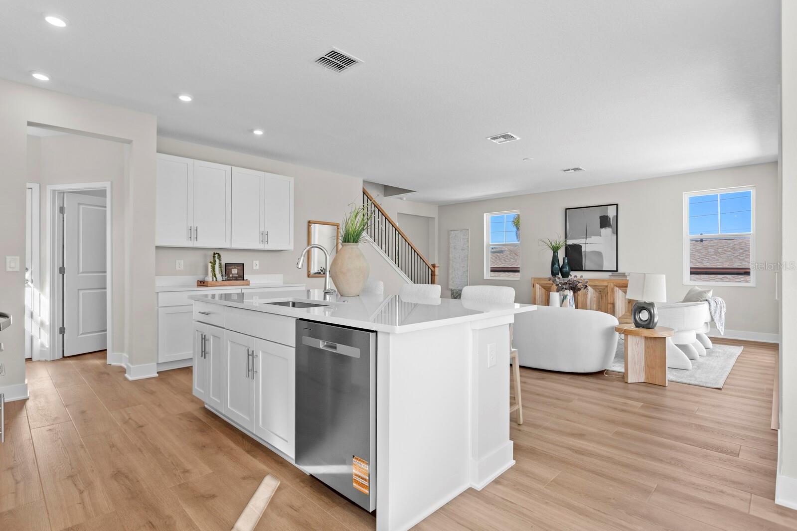 4010 HUNTINGTON ST NE, ST PETERSBURG, FL, 33703