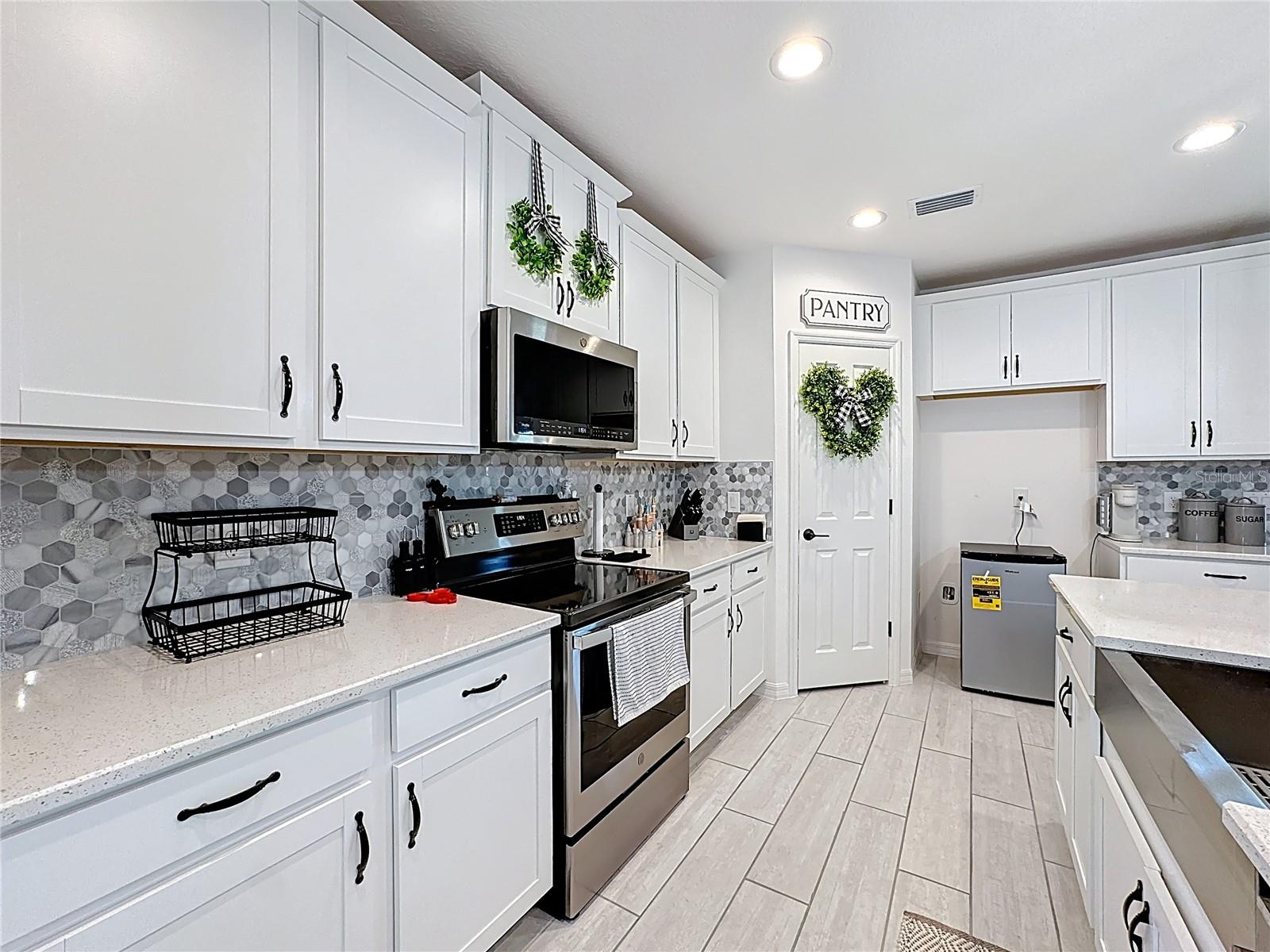678 FIDDLESTICKS DR, DAVENPORT, FL, 33837