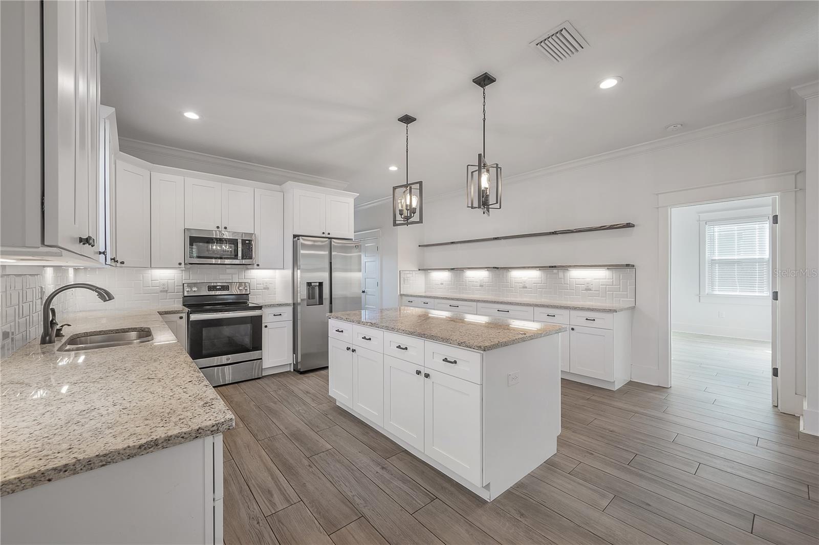 6917 N CENTRAL AVE, TAMPA, FL, 33604