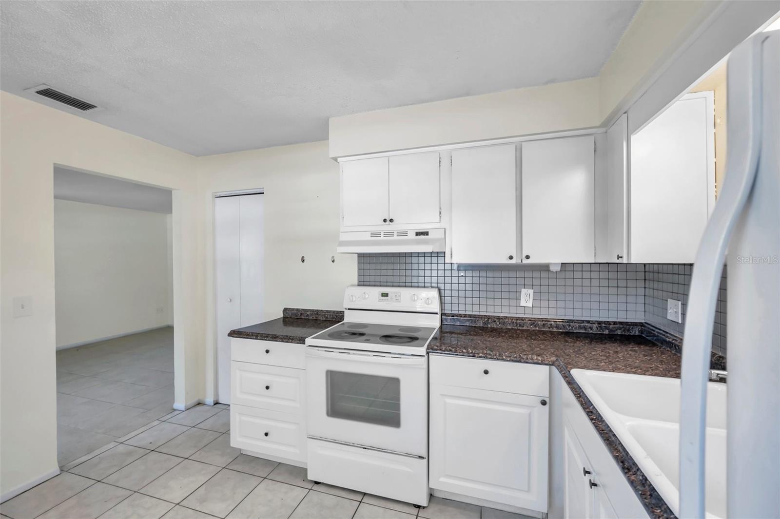 914 LAKE PALMS DR, LARGO, FL, 33771