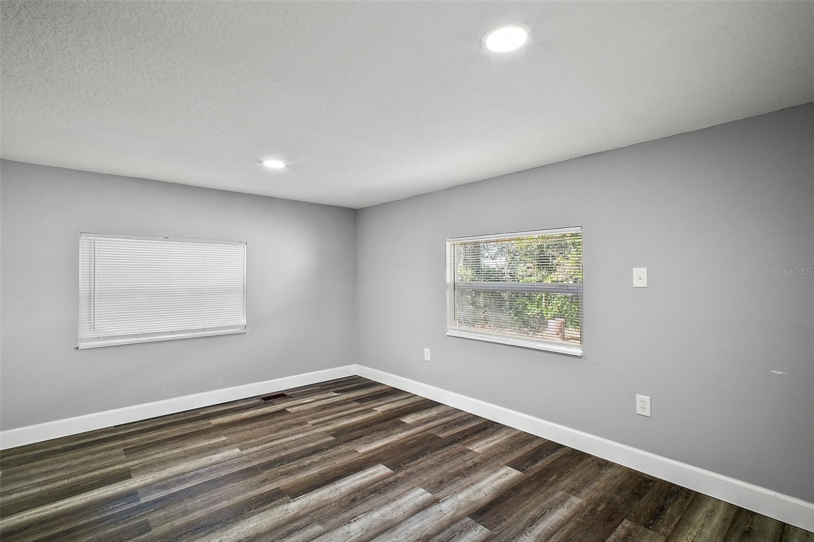 105 W STEVENS AVE, EUSTIS, FL, 32726