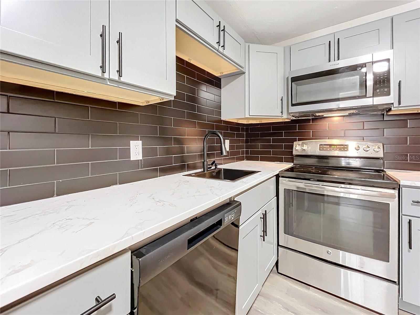 2557 17TH AVE S, ST PETERSBURG, FL, 33712