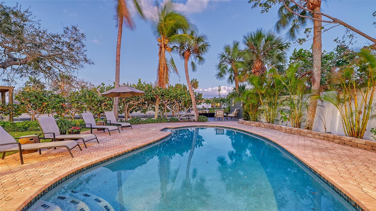 5165 SANDY COVE AVE, SIESTA KEY, FL, 34242