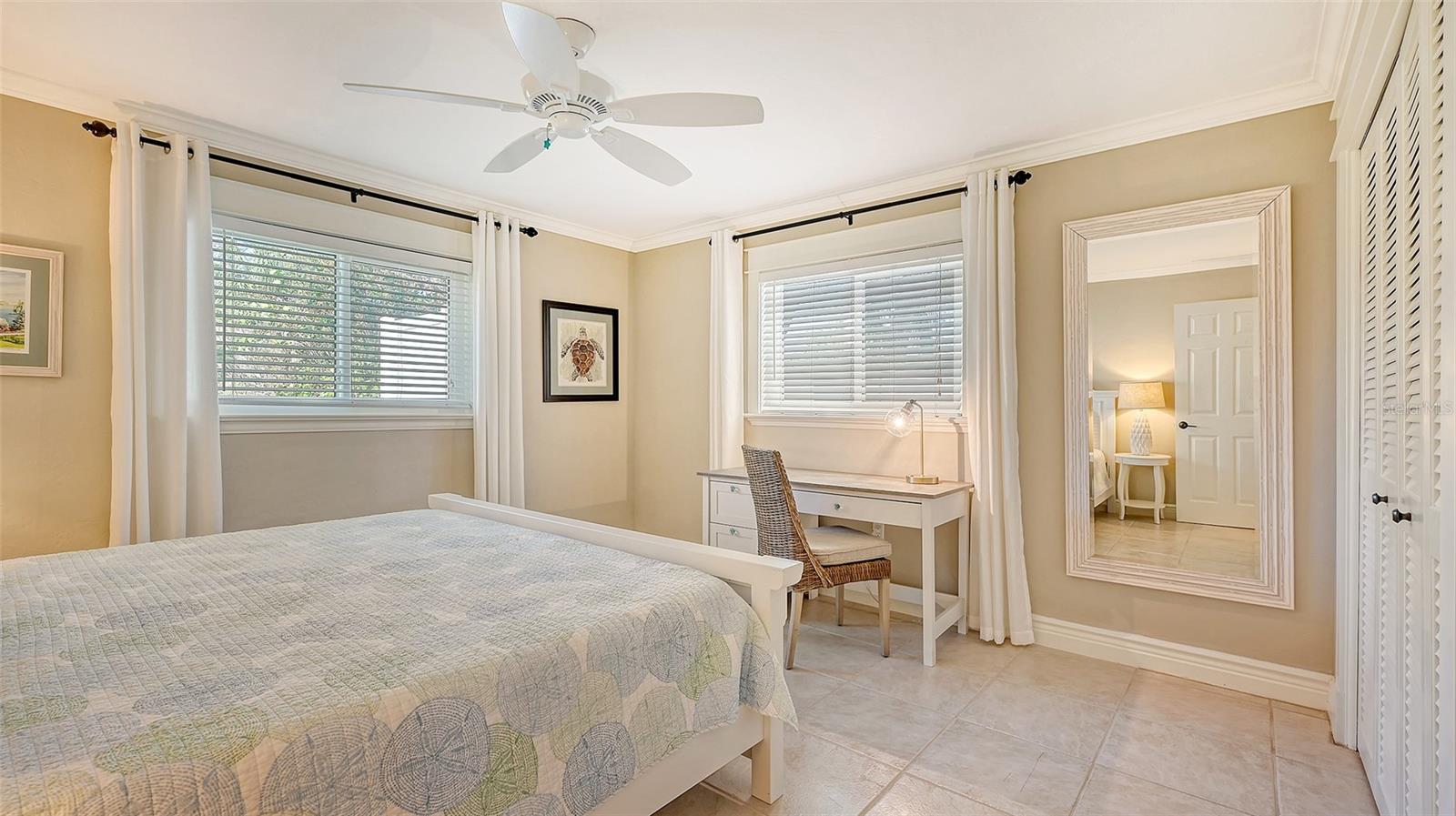 5165 SANDY COVE AVE, SIESTA KEY, FL, 34242