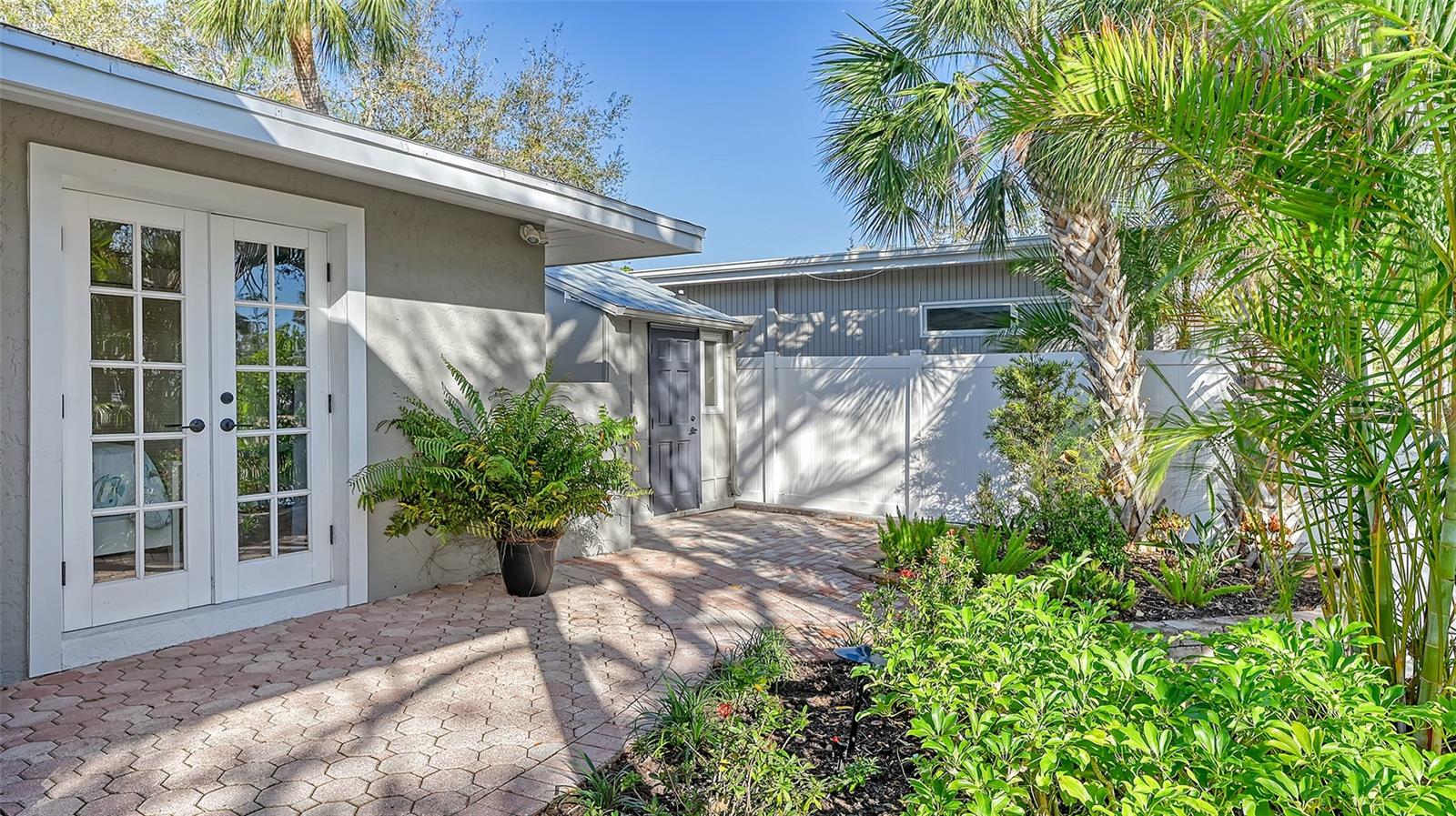 5165 SANDY COVE AVE, SIESTA KEY, FL, 34242
