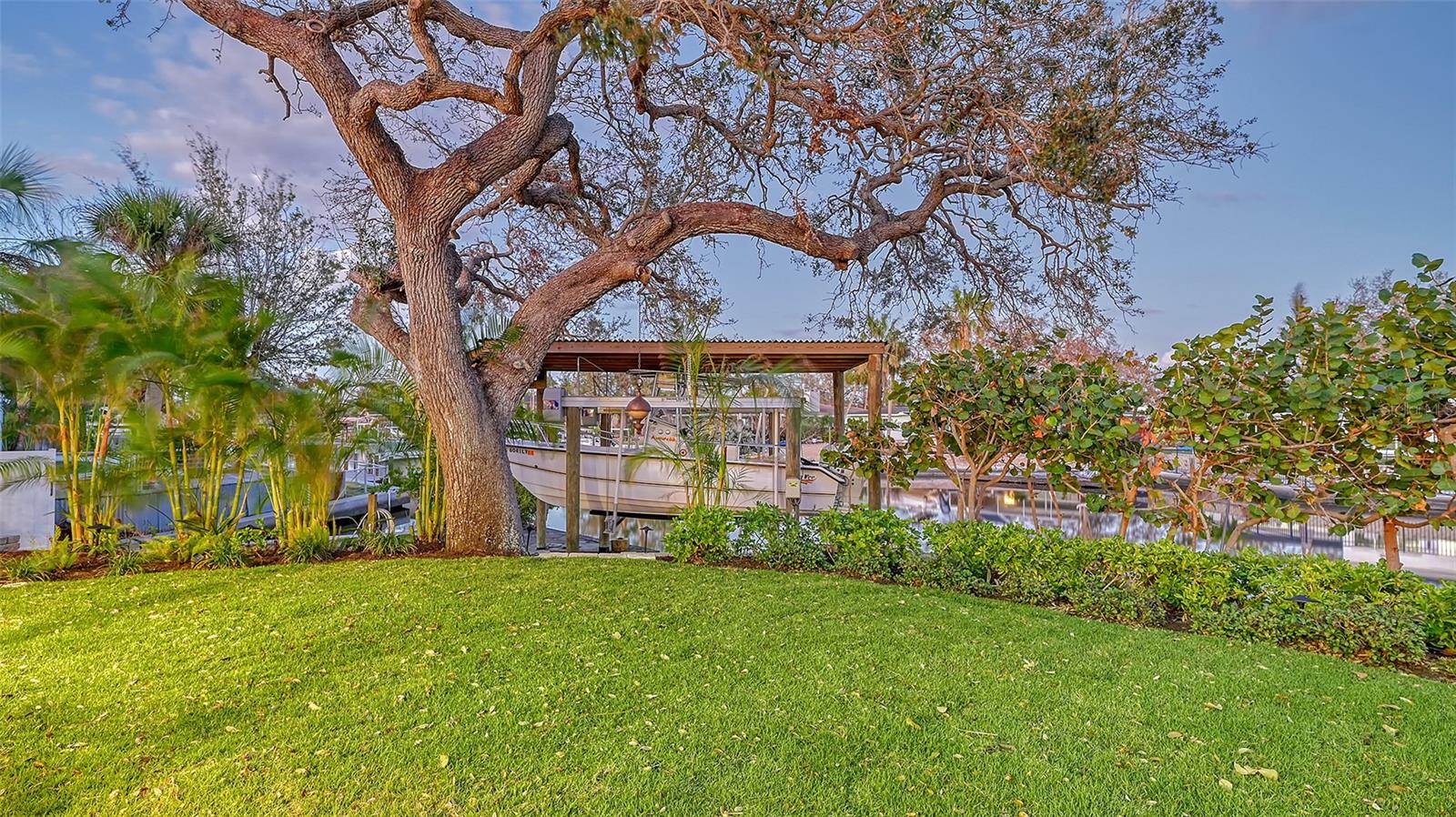 5165 SANDY COVE AVE, SIESTA KEY, FL, 34242