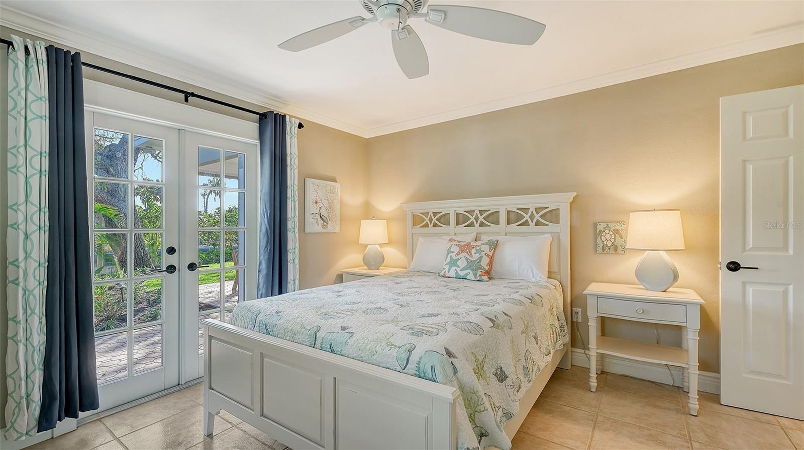 5165 SANDY COVE AVE, SIESTA KEY, FL, 34242