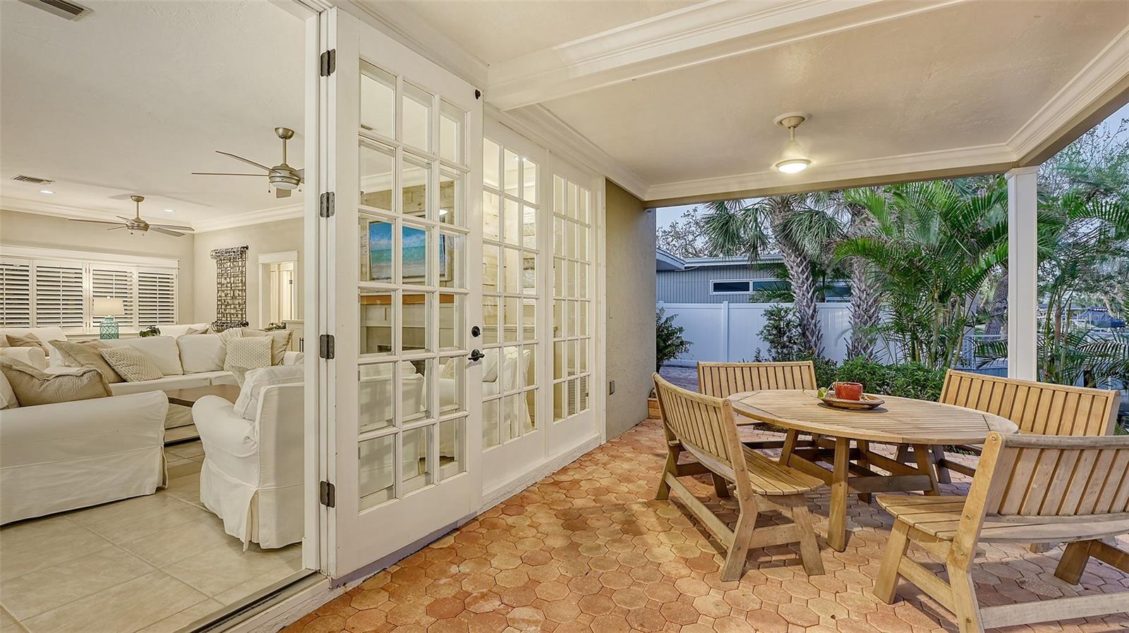 5165 SANDY COVE AVE, SIESTA KEY, FL, 34242