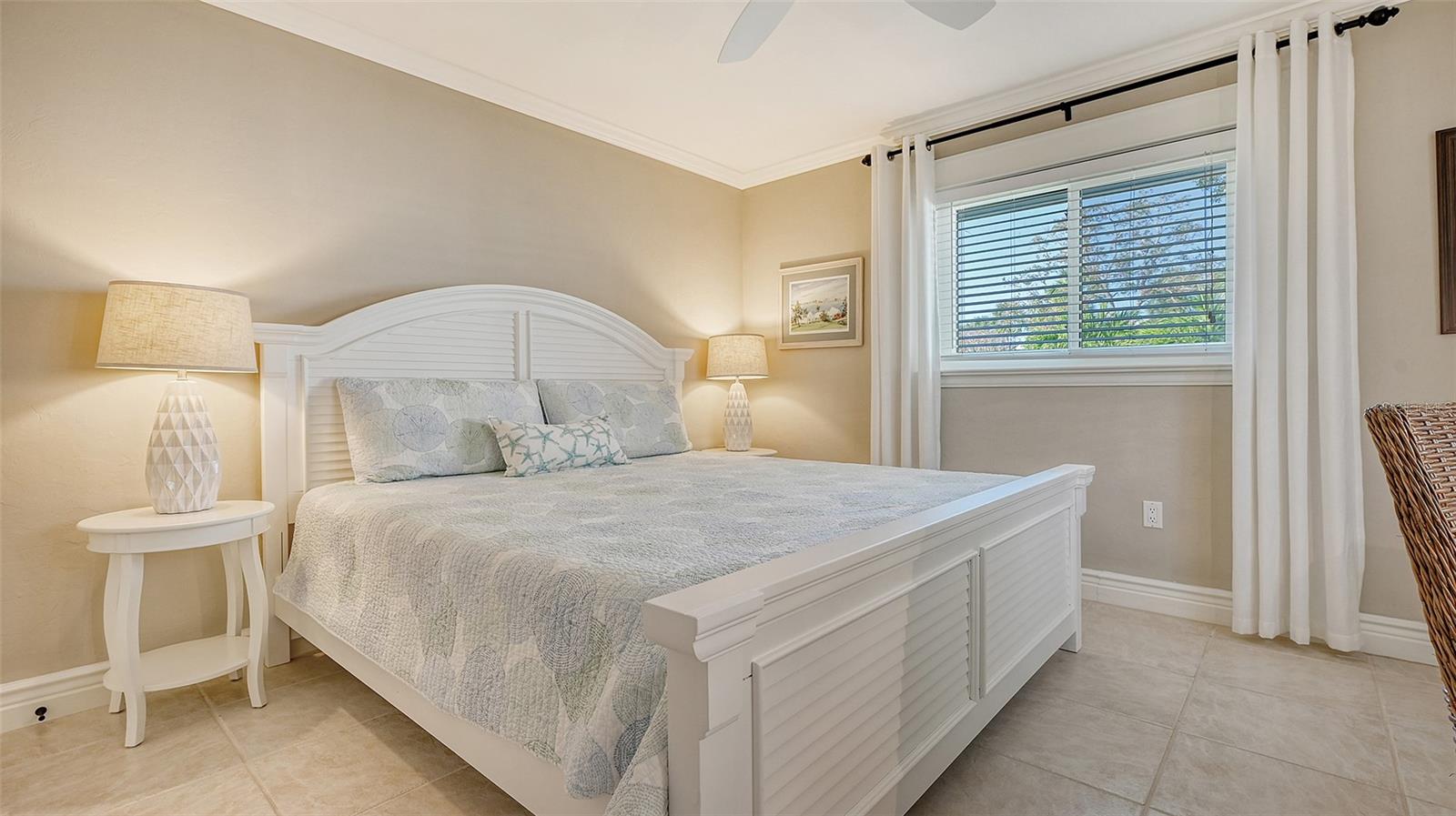 5165 SANDY COVE AVE, SIESTA KEY, FL, 34242