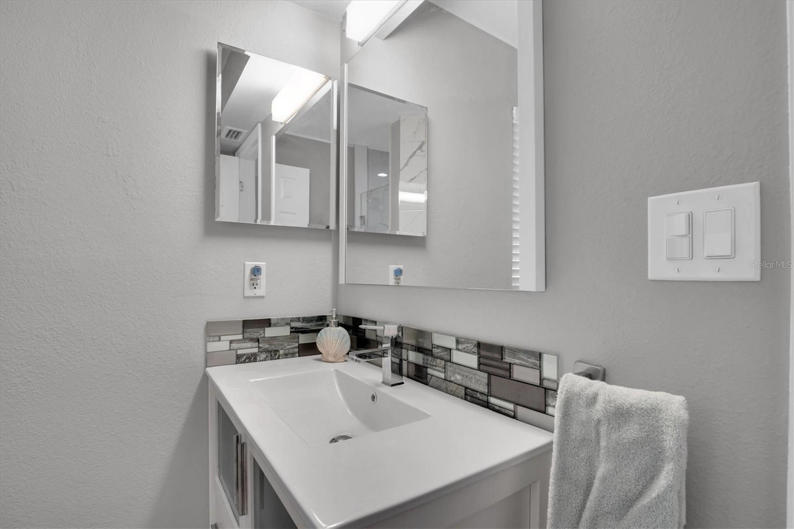 690 WILD OAK LN, PALM HARBOR, FL, 34683