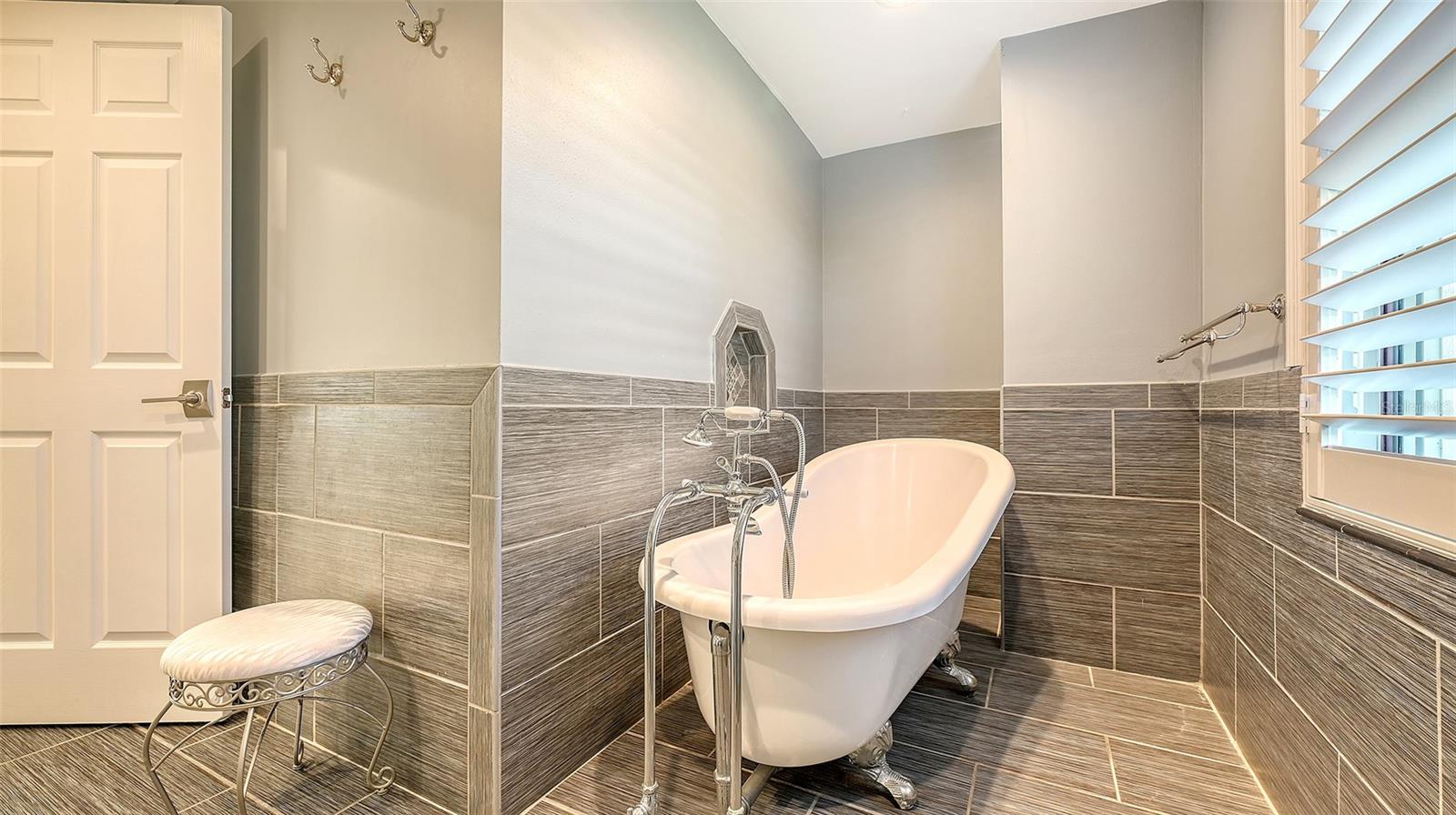 435 PARTRIDGE CIR, SARASOTA, FL, 34236