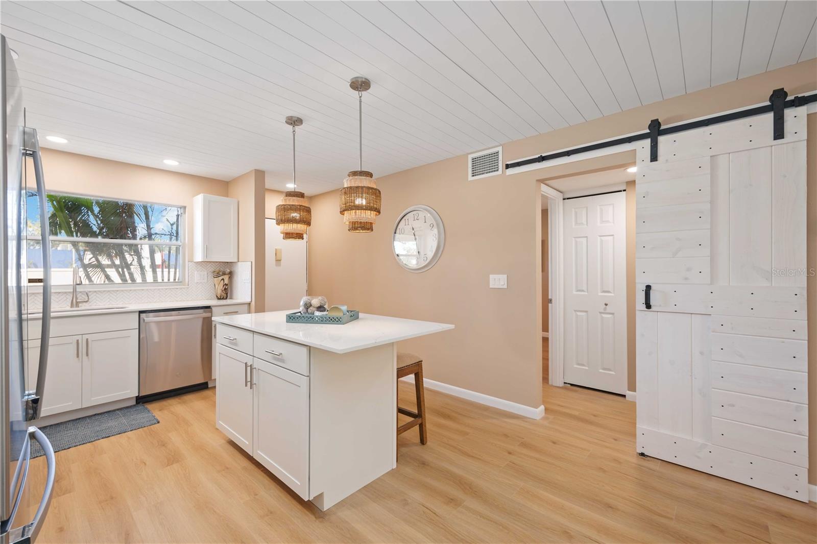 2300 STICKNEY POINT RD RD #104, SARASOTA, FL, 34231