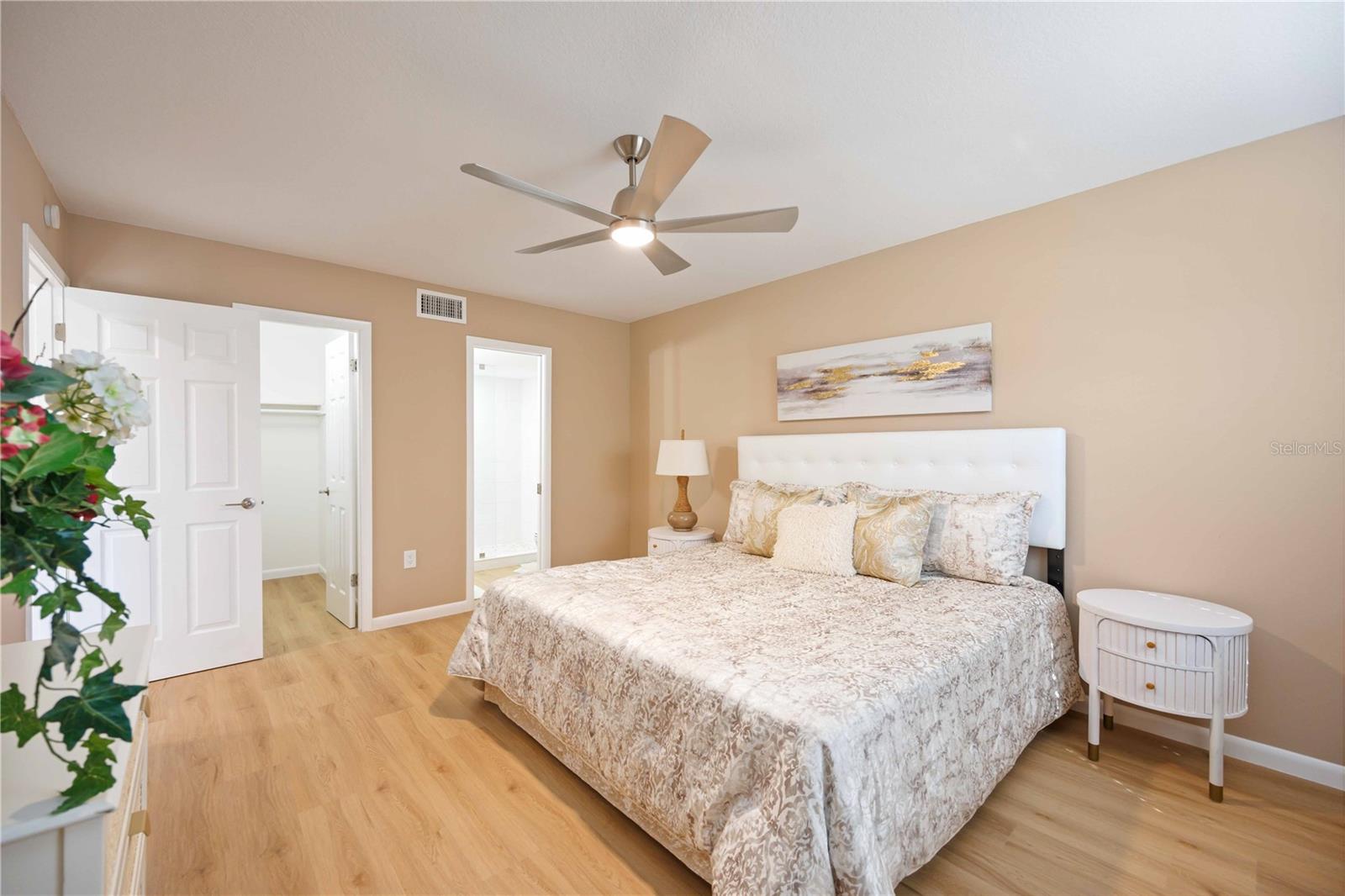 2300 STICKNEY POINT RD RD #104, SARASOTA, FL, 34231
