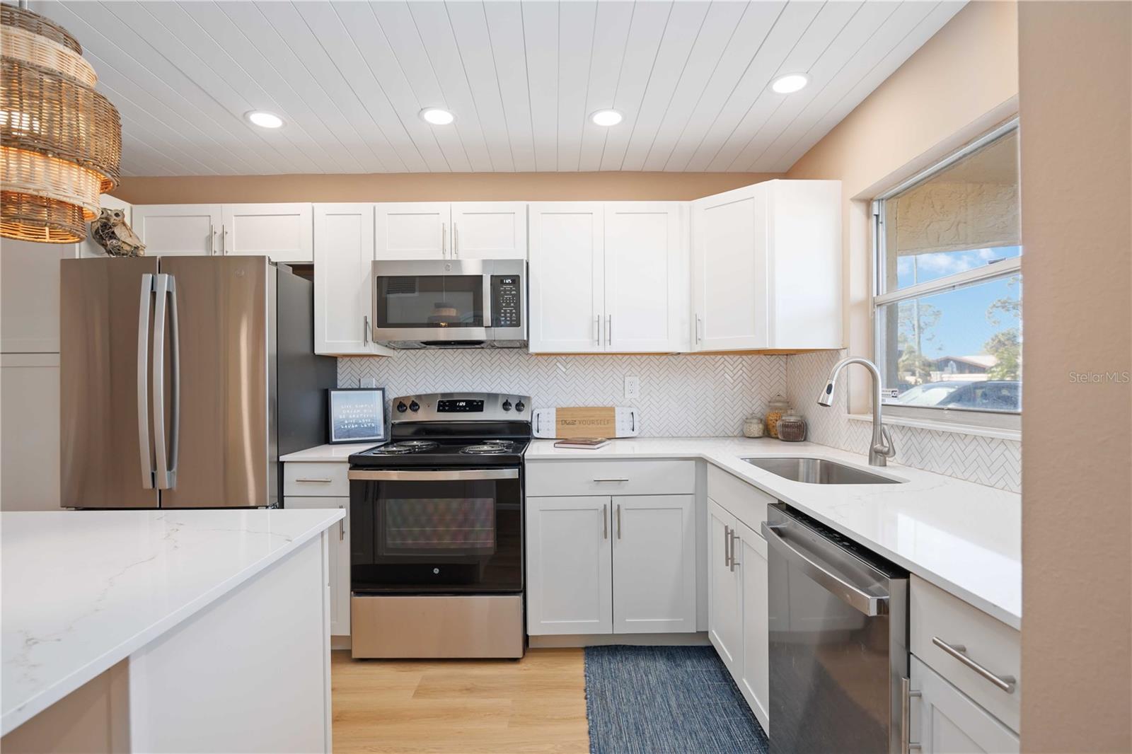 2300 STICKNEY POINT RD RD #104, SARASOTA, FL, 34231