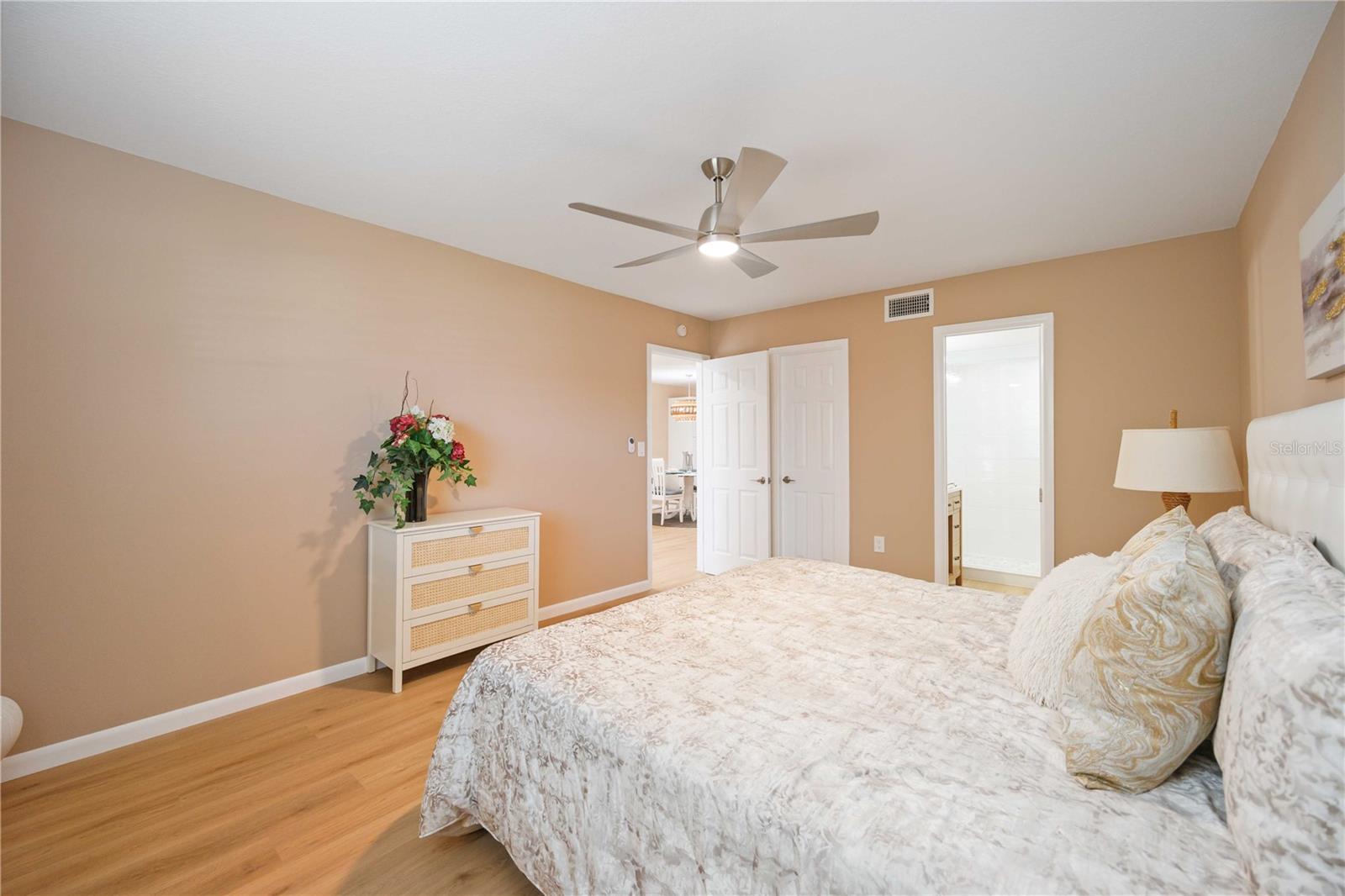 2300 STICKNEY POINT RD RD #104, SARASOTA, FL, 34231