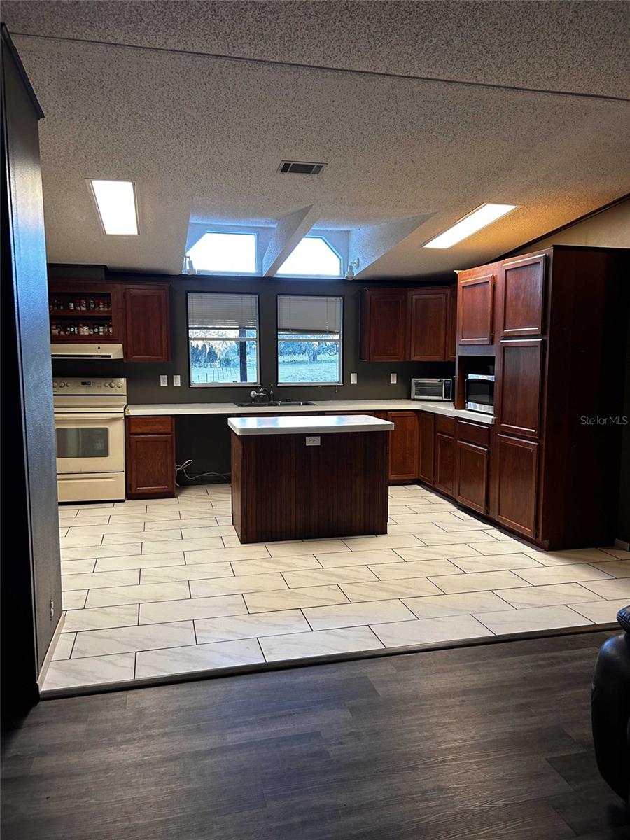 27427 HIAWATHA BLVD, BROOKSVILLE, FL, 34601