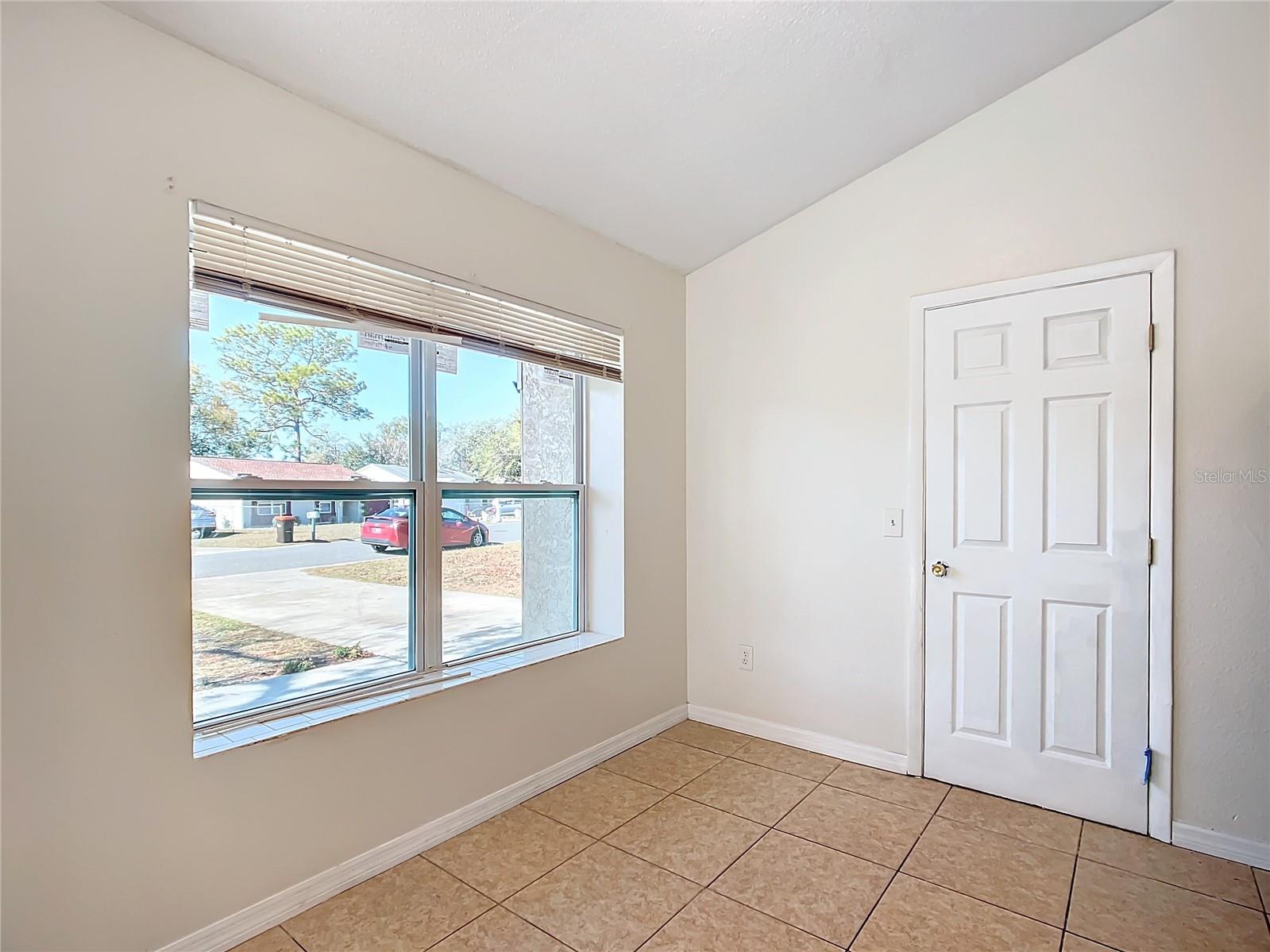 28 SPRING LOOP CIR, OCALA, FL, 34472