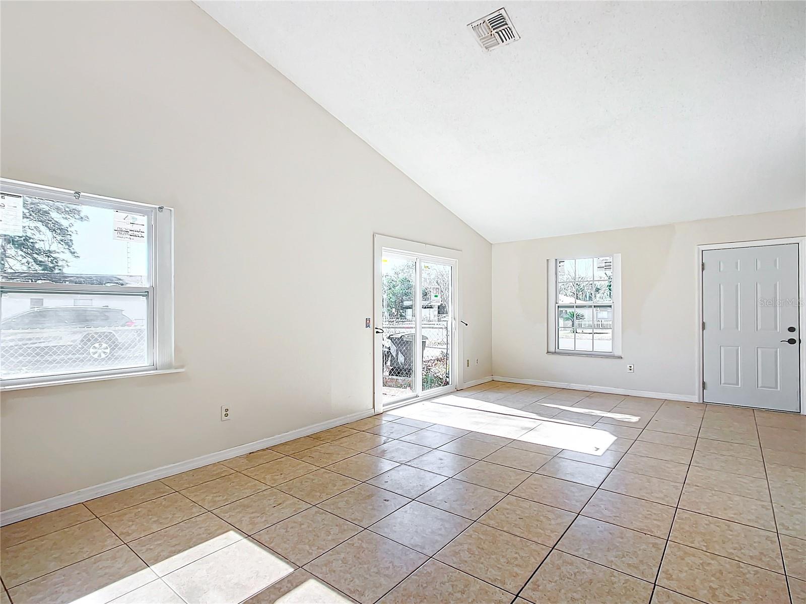 28 SPRING LOOP CIR, OCALA, FL, 34472