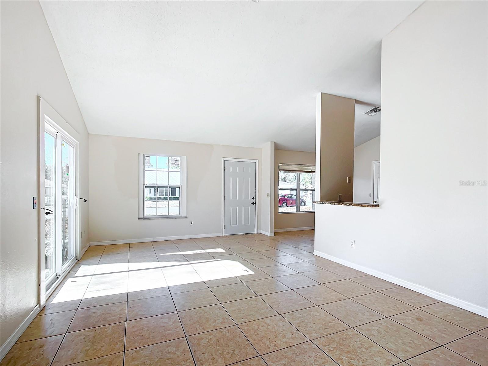 28 SPRING LOOP CIR, OCALA, FL, 34472