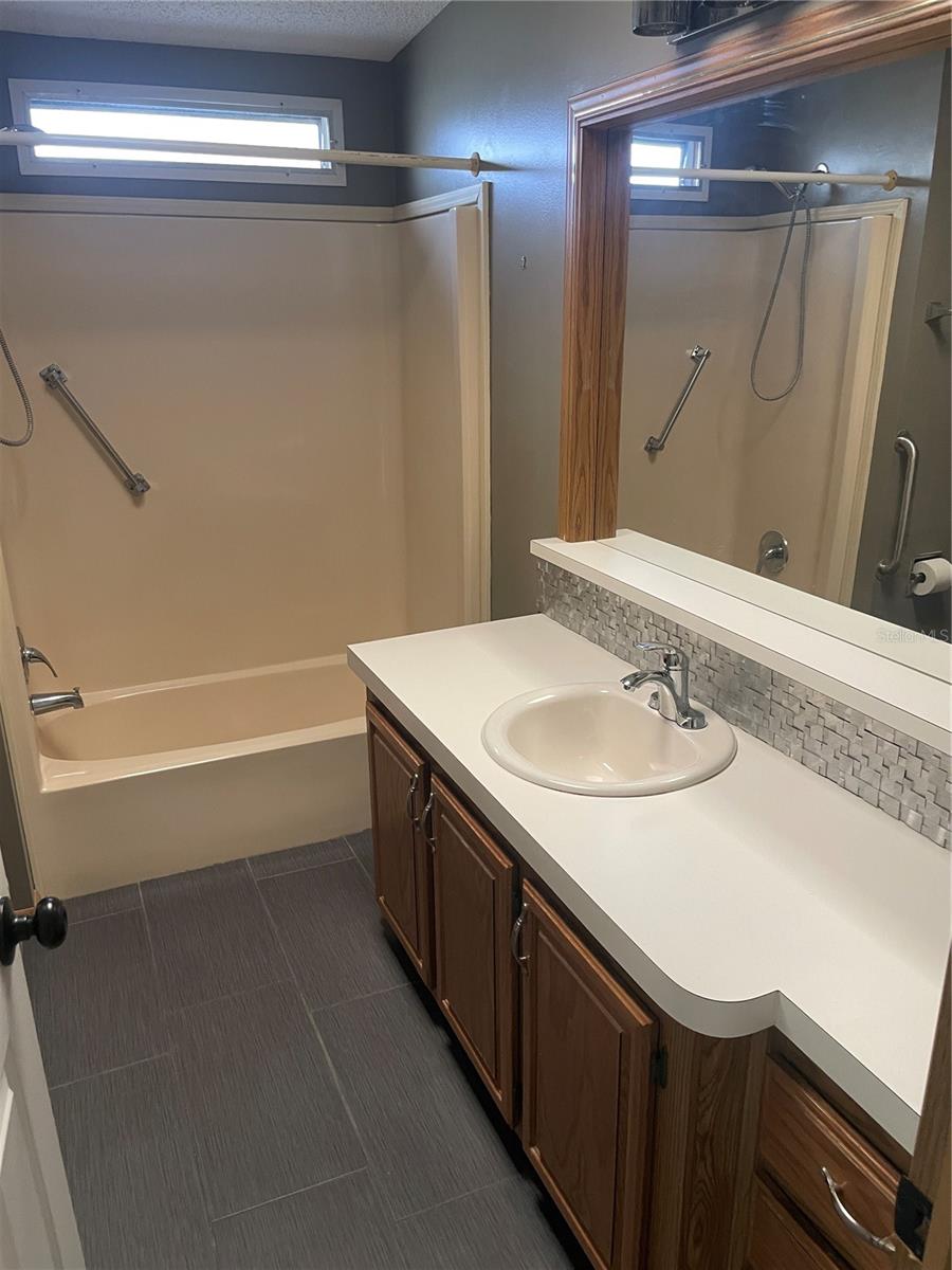 25704 OAK ALY, LEESBURG, FL, 34748