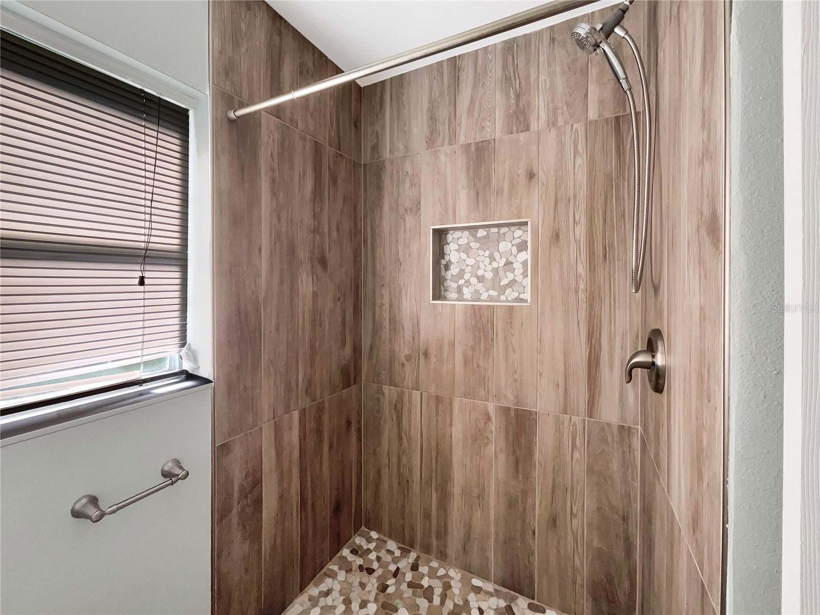 2410 SANFORD AVE, SANFORD, FL, 32771