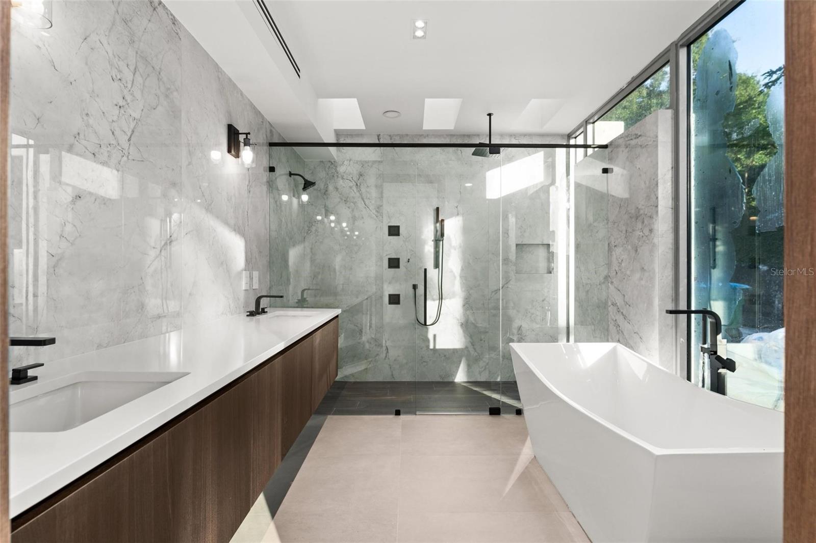 O6260493 Property Photo