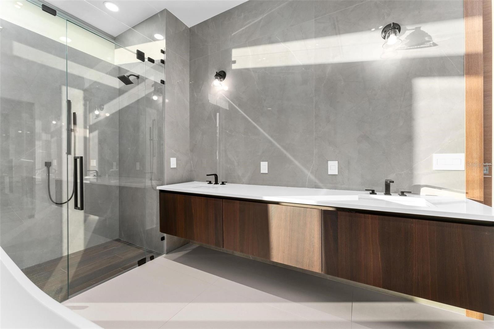 O6260493 Property Photo