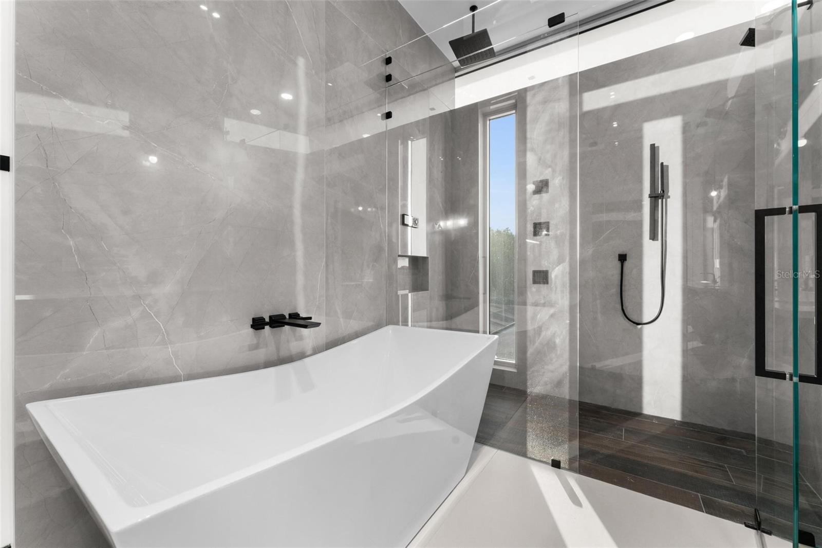 O6260493 Property Photo