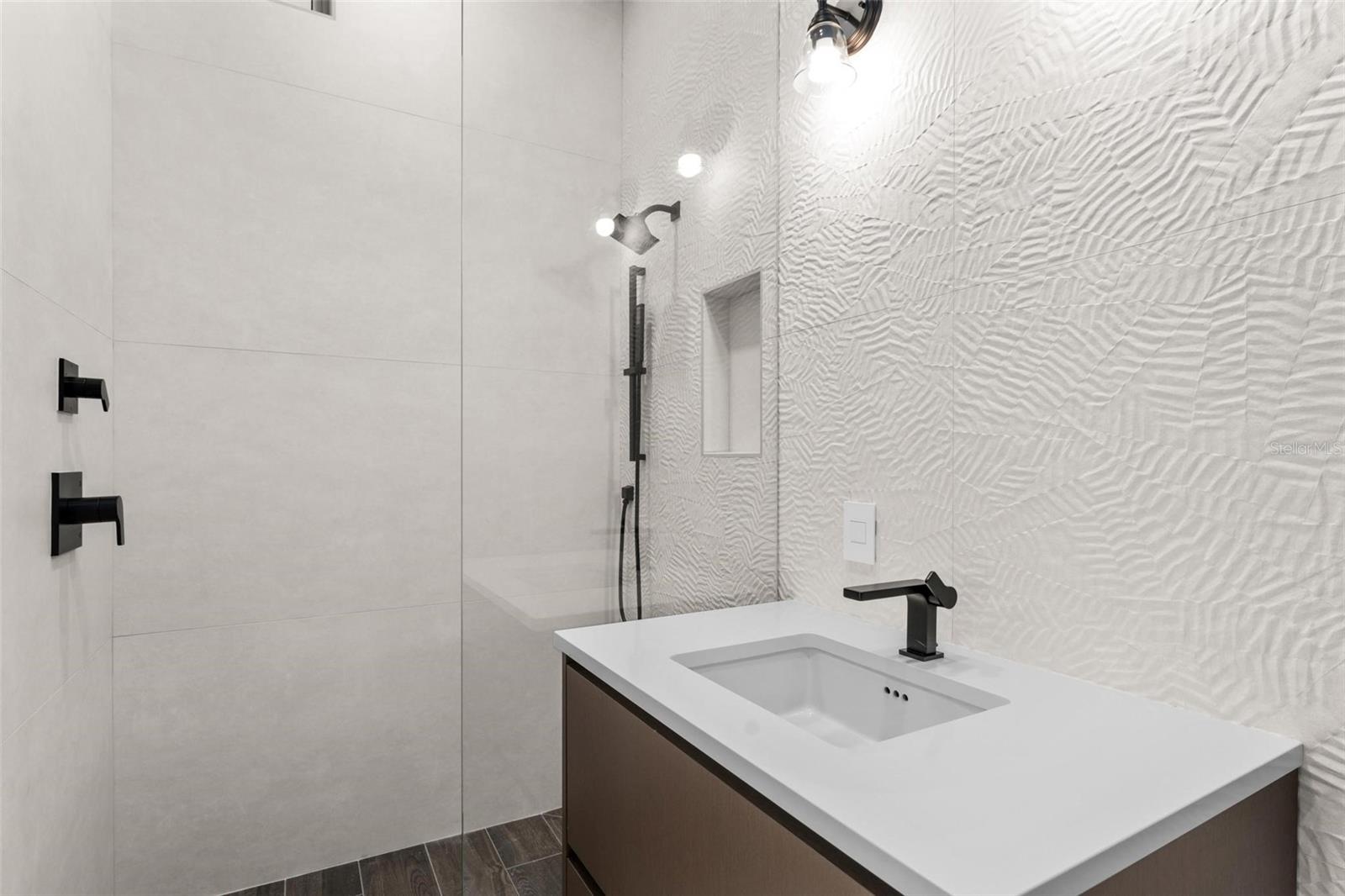 O6260493 Property Photo