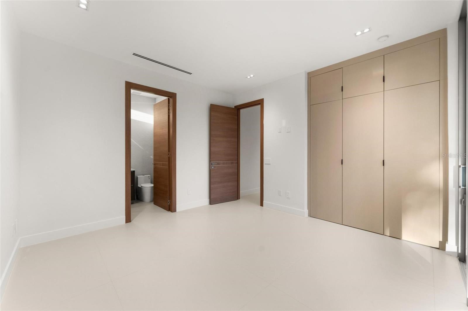 O6260493 Property Photo