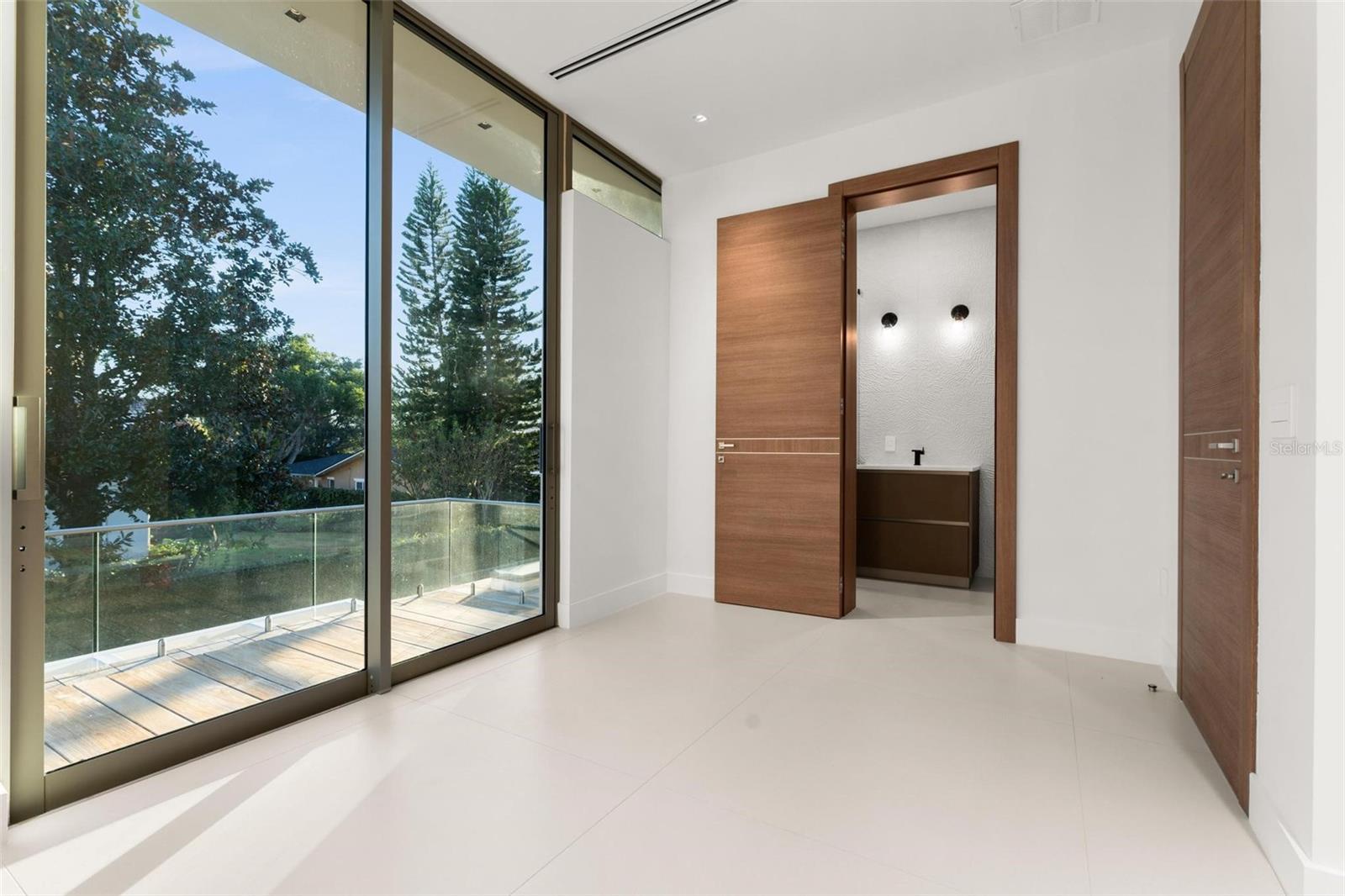 O6260493 Property Photo