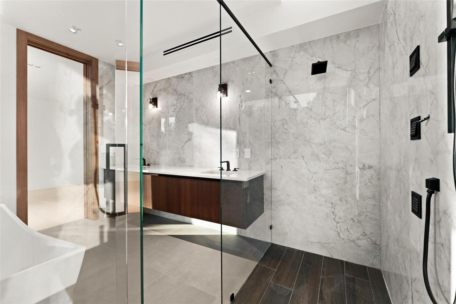 O6260493 Property Photo