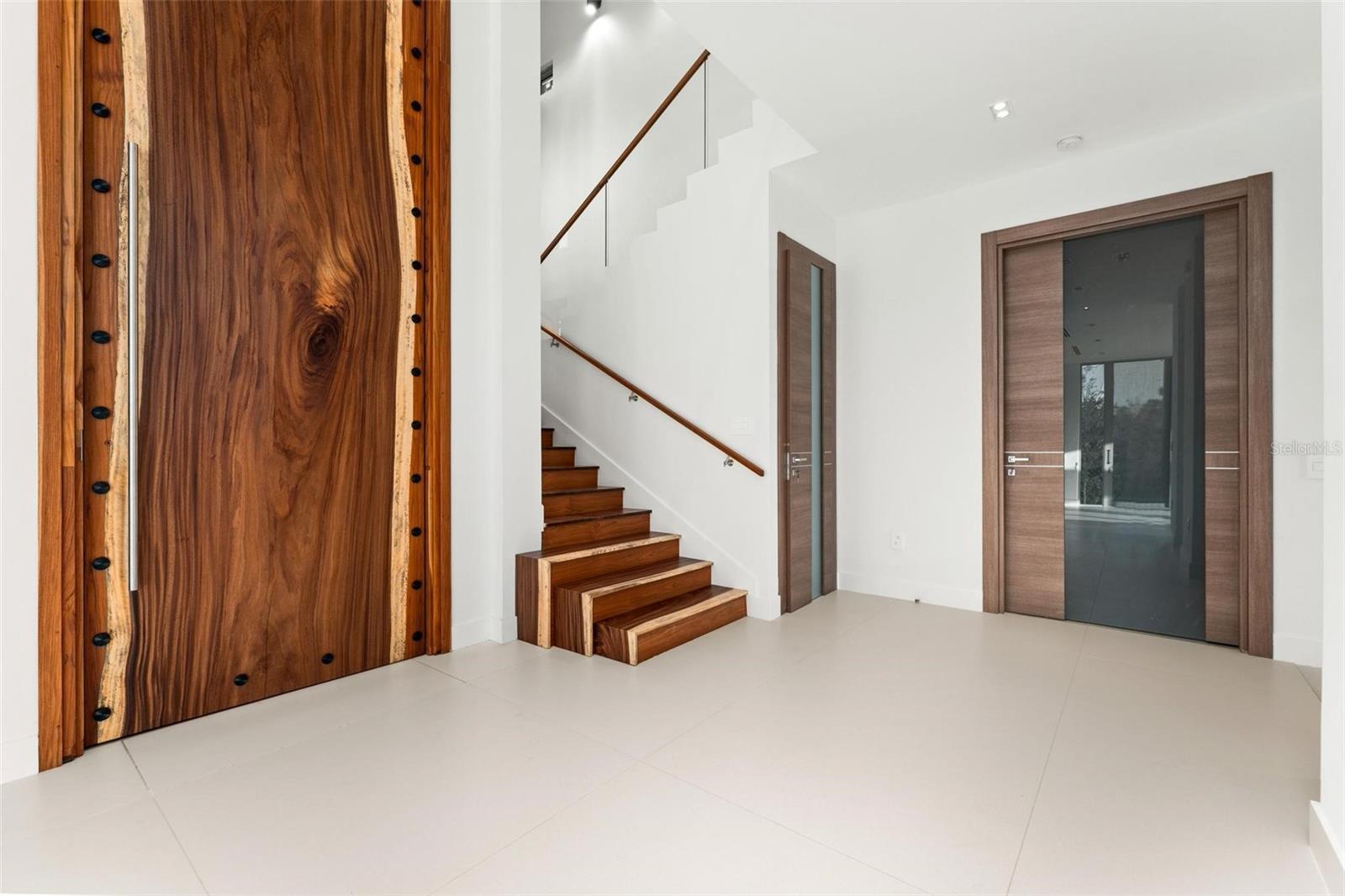 O6260493 Property Photo