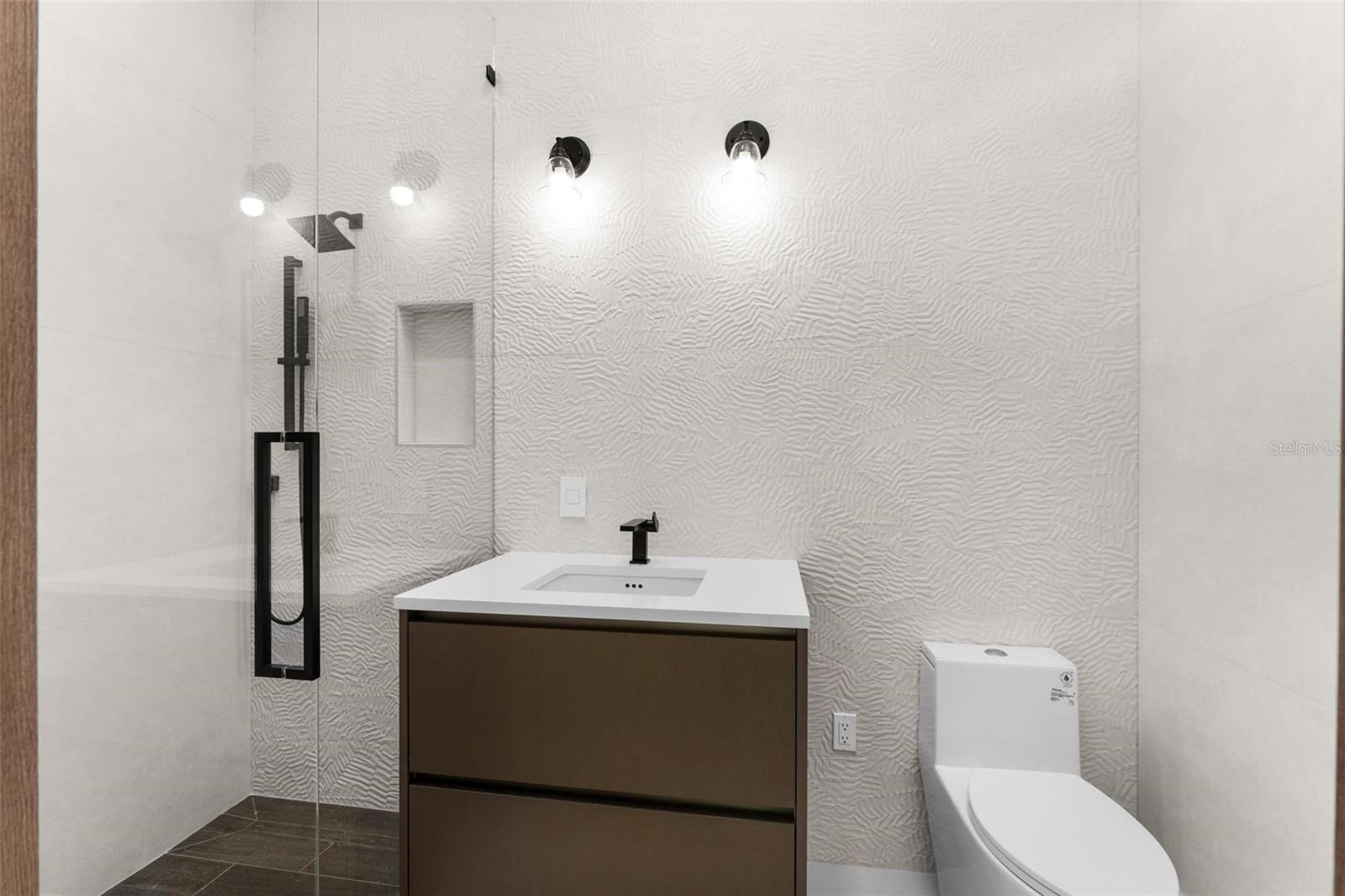 O6260493 Property Photo