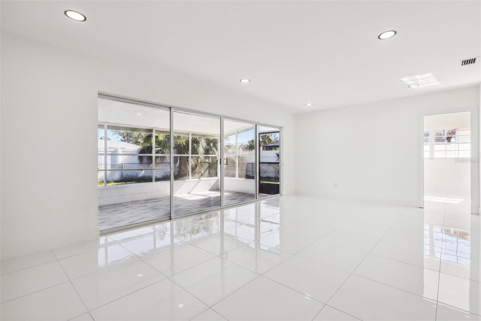 6007 AMBASSADOR DR, TAMPA, FL, 33615