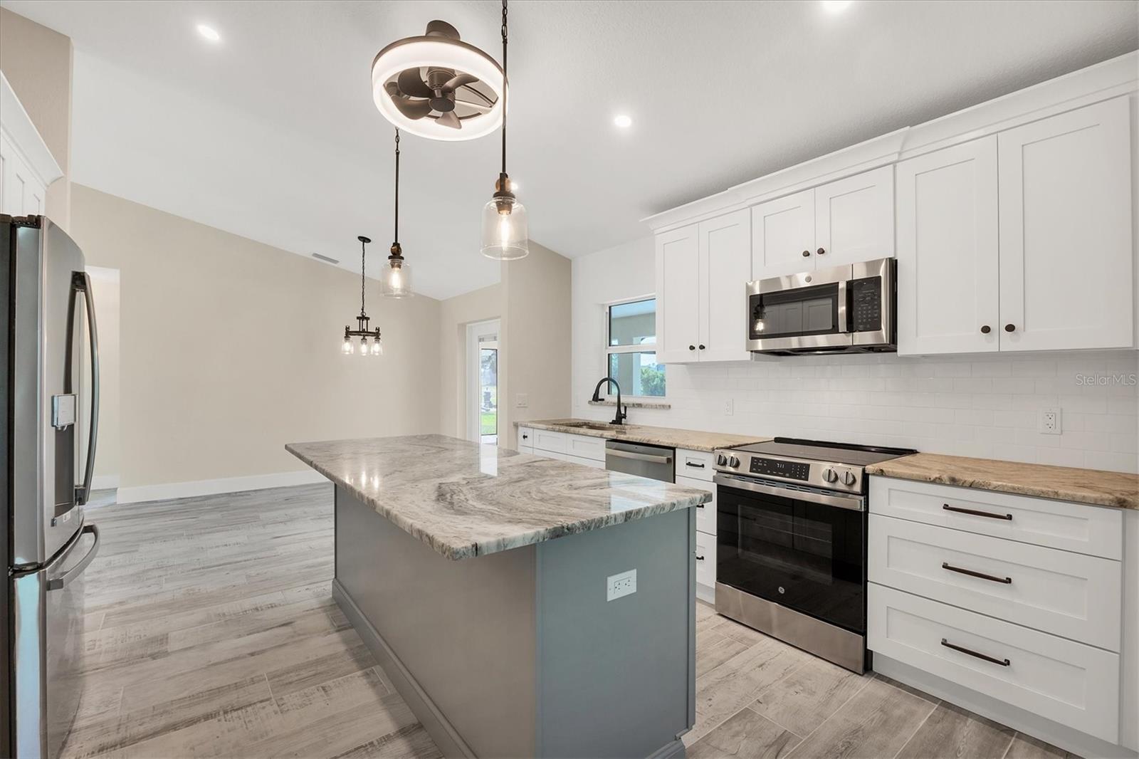 19 LONG MEADOW LN, ROTONDA WEST, FL, 33947