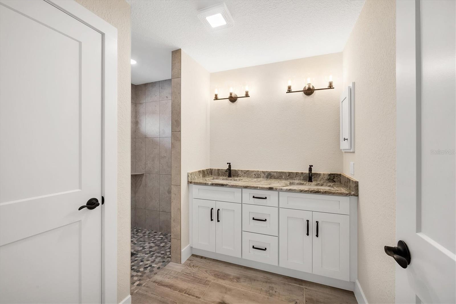 19 LONG MEADOW LN, ROTONDA WEST, FL, 33947