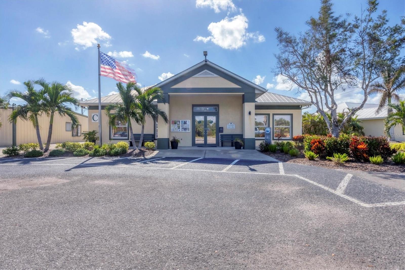 19 LONG MEADOW LN, ROTONDA WEST, FL, 33947
