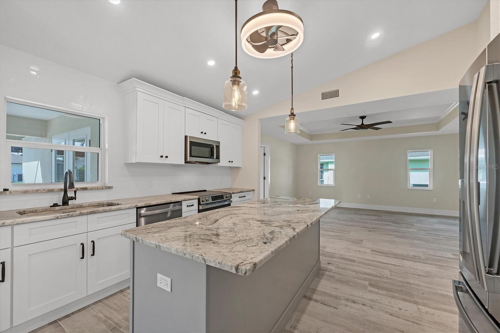 19 LONG MEADOW LN, ROTONDA WEST, FL, 33947